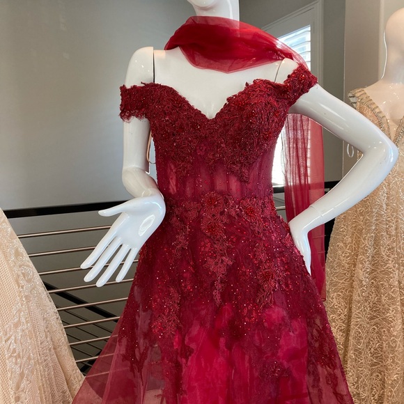 New elegant dress/gown - Picture 4 of 17